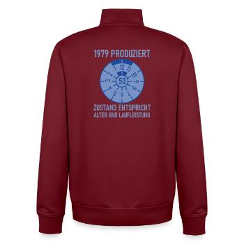 1979 Geboren 50. Geburtstag Auto Tuning - Unisex Organic Zip Sweatshirt von Stanley/Stella - Burgunderrot - Hinten - AI Model Male 185 dark (185cm)