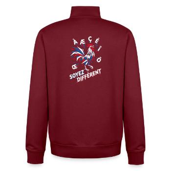 Coq Gaulois & Lettres Françaises Soyez Différent - Sweat zippé unisexe en coton bio Stanley/Stella - bordeaux - Dos - AI Model Male 185 dark (185cm)