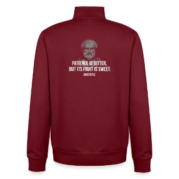 Aristoteles Geduld Zitatporträt - Unisex Organic Zip Sweatshirt von Stanley/Stella - Burgunderrot - Hinten - AI Model Male 185 dark (185cm)
