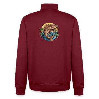 Karpfen Angeln Fischen - Unisex Organic Zip Sweatshirt von Stanley/Stella - Burgunderrot - Hinten - AI Model Male 185 dark (185cm)