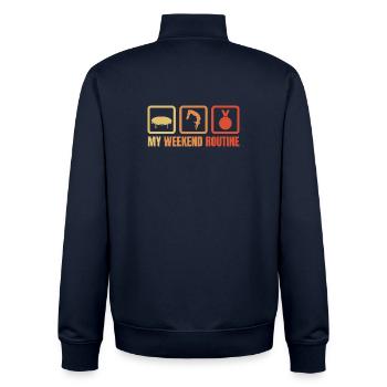 Meine Wochenend Routine - Unisex Organic Zip Sweatshirt von Stanley/Stella - Navy - Hinten - AI Model Male 185 light (185cm)