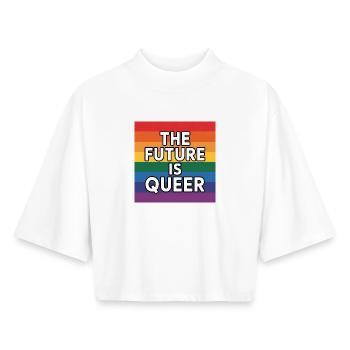 L’avenir est queer - Pride Tee - T-shirt femme coupe boxy recyclé manches mi-longues Stanley/Stella - blanc - Devant - AI Model Female 172 dark (172cm)
