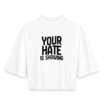 Votre haine se manifeste – Déclaration anti-haine audacieuse - T-shirt femme coupe boxy recyclé manches mi-longues Stanley/Stella - blanc - Devant - AI Model Female 172 dark (172cm)