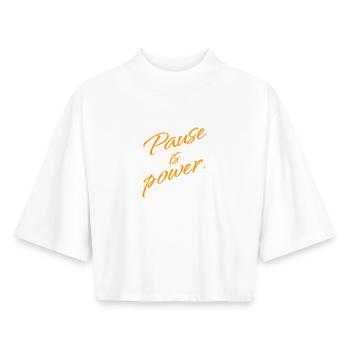 Pause est Pouvoir – Déclaration Repos & Réinitialisation - T-shirt femme coupe boxy recyclé manches mi-longues Stanley/Stella - blanc - Devant - AI Model Female 172 dark (172cm)