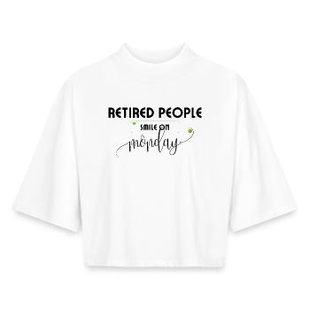 Les retraités sourient lundi en disant qu’ils prennent leur retraite. - T-shirt femme coupe boxy recyclé manches mi-longues Stanley/Stella - blanc - Devant - AI Model Female 172 dark (172cm)
