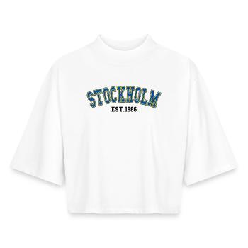 Stockholm Fondée en 1986 - T-shirt femme coupe boxy recyclé manches mi-longues Stanley/Stella - blanc - Devant - AI Model Female 172 dark (172cm)