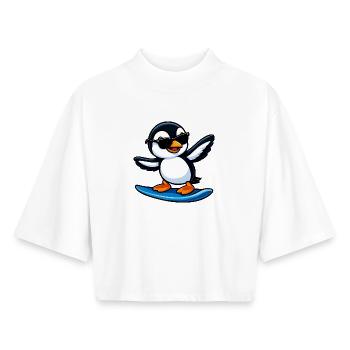Surfeur Cool Penguin Surfant les vagues Sports d’été - T-shirt femme coupe boxy recyclé manches mi-longues Stanley/Stella - blanc - Devant - AI Model Female 172 dark (172cm)