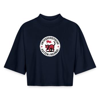 Amis des chats antifascistes - Contre la droite - T-shirt femme coupe boxy recyclé manches mi-longues Stanley/Stella - marine - Devant - AI Model Female 172 light (172cm)