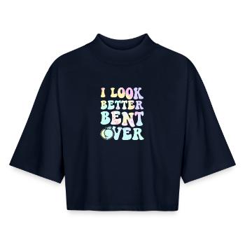 Ich sehe besser aus, wenn ich über das Abschlag gebeugt bin. - Boxy Frauen Recyceltes 1/2 Sleeved T-Shirt by Stanley/Stella - Navy - Vorne - AI Model Female 172 light (172cm)