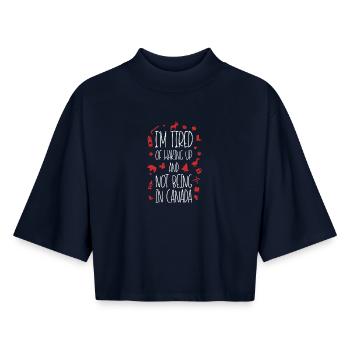 Fatigué de ne pas être au Canada Devis Design - T-shirt femme coupe boxy recyclé manches mi-longues Stanley/Stella - marine - Devant - AI Model Female 172 light (172cm)