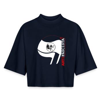 Lettrage vertical et drapeau Antifascista (blanc) - T-shirt femme coupe boxy recyclé manches mi-longues Stanley/Stella - marine - Devant - AI Model Female 172 light (172cm)