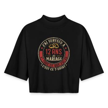 Humour Anniversaire : J'ai Survécu à 12 Ans - T-shirt femme coupe boxy recyclé manches mi-longues Stanley/Stella - noir - Devant - AI Model Female 172 light (172cm)