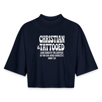 Christian & Tätowierter Johannes 7:24 Tee - Boxy Frauen Recyceltes 1/2 Sleeved T-Shirt by Stanley/Stella - Navy - Vorne - AI Model Female 172 light (172cm)