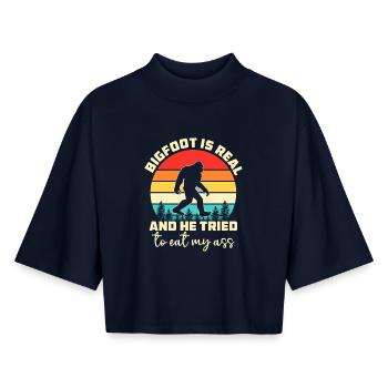 Bigfoot est réel et il a essayé de manger mon - T-shirt femme coupe boxy recyclé manches mi-longues Stanley/Stella - marine - Devant - AI Model Female 172 light (172cm)