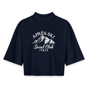 Après Ski Social Club Italie Skiing - T-shirt femme coupe boxy recyclé manches mi-longues Stanley/Stella - marine - Devant - AI Model Female 172 light (172cm)