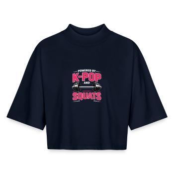 Powered By K Pop And Squats - Boxy Frauen Recyceltes 1/2 Sleeved T-Shirt by Stanley/Stella - Navy - Vorne - AI Model Female 172 light (172cm)