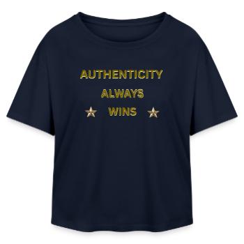 AUTHENTIZITÄT GEWINNT IMMER – Goldenes Motivationszitat - Relaxed Fit Frauen Modal Cotton T-Shirt von Stanley/Stella - Navy - Vorne - AI Model Female 172 light (172cm)