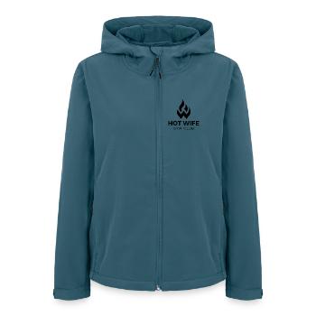 HOT WIFE FITNESSCLUB - Frauen Recycelte Softshelljacke von Stanley/Stella - Dunkles Petrol - Vorne - AI Model Female 172 light (172cm)