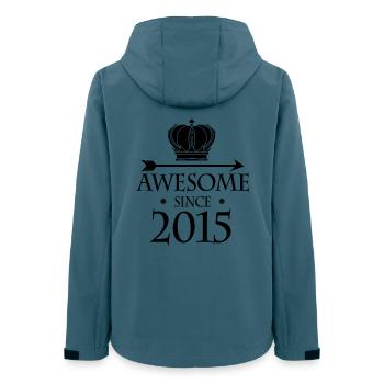 Jahrgang 2015 - Fantastisch seit 2015 - Frauen Recycelte Softshelljacke von Stanley/Stella - Dunkles Petrol - Hinten - AI Model Female 172 light (172cm)