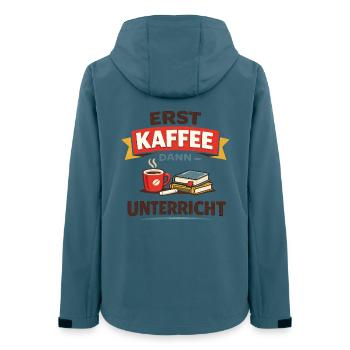 Erst Kaffee dann Unterricht Lehrer Spruch - Frauen Recycelte Softshelljacke von Stanley/Stella - Dunkles Petrol - Hinten - AI Model Female 172 light (172cm)