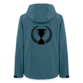 Pokal Sportbecher Lorbeerkranz - Frauen Recycelte Softshelljacke von Stanley/Stella - Dunkles Petrol - Hinten - AI Model Female 172 light (172cm)