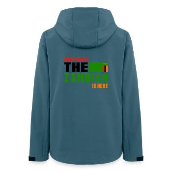 Keep Calm Sambia Flaggen Design - Frauen Recycelte Softshelljacke von Stanley/Stella - Dunkles Petrol - Hinten - AI Model Female 172 light (172cm)