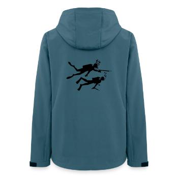 Zwei Unterwassertaucher mit Harpunen - Frauen Recycelte Softshelljacke von Stanley/Stella - Dunkles Petrol - Hinten - AI Model Female 172 light (172cm)