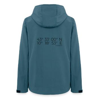 Koordinaten Livorno Italien - Frauen Recycelte Softshelljacke von Stanley/Stella - Dunkles Petrol - Hinten - AI Model Female 172 light (172cm)