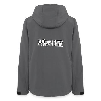 Stop Pretending Your Racism Is Patriotism Politik - Frauen Recycelte Softshelljacke von Stanley/Stella - Anthrazit - Hinten - AI Model Female 172 light (172cm)
