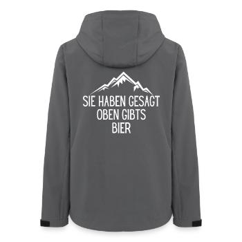 IN DEN BERGEN SCHMECKT DAS BIER AM BESTEN - Frauen Recycelte Softshelljacke von Stanley/Stella - Anthrazit - Hinten - AI Model Female 172 light (172cm)
