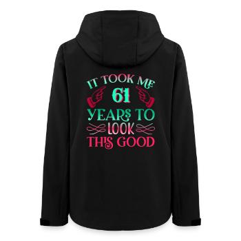 Es dauerte 61 Jahre um so gut auszusehen - Frauen Recycelte Softshelljacke von Stanley/Stella - Schwarz - Hinten - AI Model Female 172 light (172cm)