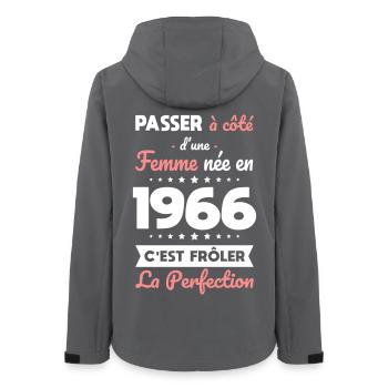 Geboren 1966 – Perfektion nahe - Frauen Recycelte Softshelljacke von Stanley/Stella - Anthrazit - Hinten - AI Model Female 172 light (172cm)