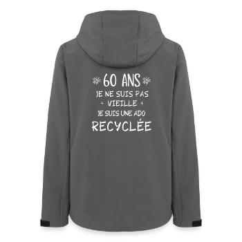 60 ans, anniversaire 60 ans, anniversaire humour - Veste softshell femme recyclée Stanley/Stella - charbon - Dos - AI Model Female 172 light (172cm)
