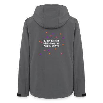 Auf dem Boden der Tatsachen liegt mir zu wenig ... - Frauen Recycelte Softshelljacke von Stanley/Stella - Anthrazit - Hinten - AI Model Female 172 light (172cm)