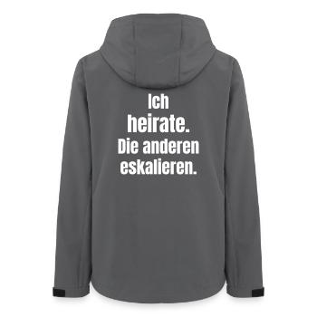 Ich heirate Die anderen eskalieren - Frauen Recycelte Softshelljacke von Stanley/Stella - Anthrazit - Hinten - AI Model Female 172 light (172cm)