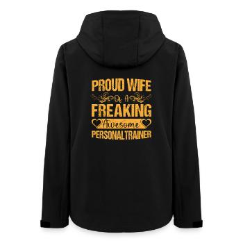 Fitness Motivation Proud Wife Of A Personaltrainer - Frauen Recycelte Softshelljacke von Stanley/Stella - Schwarz - Hinten - AI Model Female 172 light (172cm)