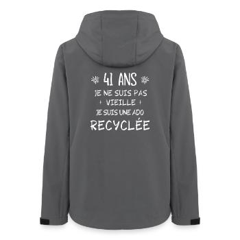 ado recyclée, anniversaire 41 ans, j'ai 41 ans - Veste softshell femme recyclée Stanley/Stella - charbon - Dos - AI Model Female 172 light (172cm)