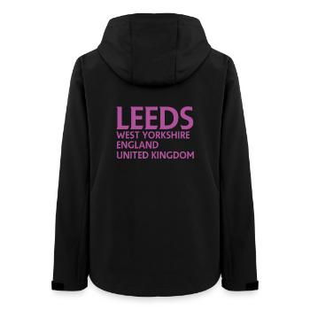 Leeds – England Liedtextdesign - Frauen Recycelte Softshelljacke von Stanley/Stella - Schwarz - Hinten - AI Model Female 172 light (172cm)