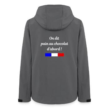 On dit pain au chocolat d'abord - Veste softshell femme recyclée Stanley/Stella - charbon - Dos - AI Model Female 172 light (172cm)