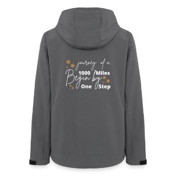 Un voyage de mille lieues commence par un seul pas - Veste softshell femme recyclée Stanley/Stella - charbon - Dos - AI Model Female 172 light (172cm)