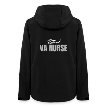 Pensionierte VA-Krankenschwester – lustiges Ruhestandsgeschenk - Frauen Recycelte Softshelljacke von Stanley/Stella - Schwarz - Hinten - AI Model Female 172 light (172cm)