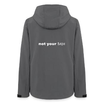 Not Your Babe. Minimal Statement Spruch - Frauen Recycelte Softshelljacke von Stanley/Stella - Anthrazit - Hinten - AI Model Female 172 light (172cm)