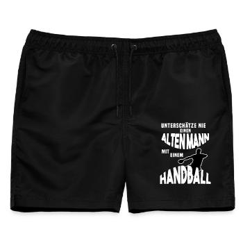 Unterschätze nie Altenmann Handball - Männer Badeshorts - Schwarz - Vorne - AI Model Male 178 light (178cm)
