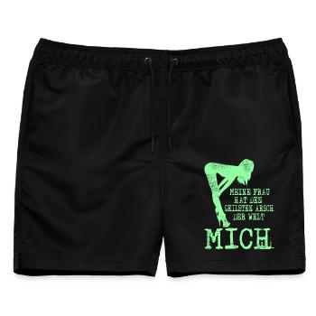 Meine Frau hat den Geilsten Arsch der Welt - Männer Badeshorts - Schwarz - Vorne - AI Model Male 178 light (178cm)