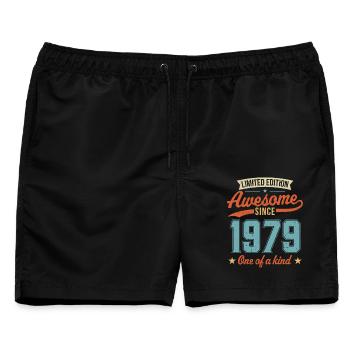 Genial seit 1979 - Männer Badeshorts - Schwarz - Vorne - AI Model Male 178 light (178cm)