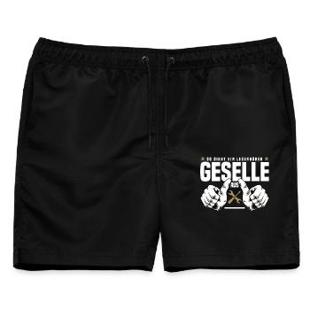 Geselle - Männer Badeshorts - Schwarz - Vorne - AI Model Male 178 light (178cm)