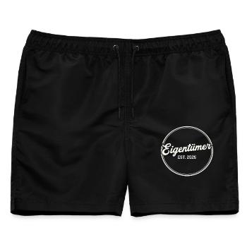 Eigentümer 2026 Stolzer Besitzer - Männer Badeshorts - Schwarz - Vorne - AI Model Male 178 light (178cm)