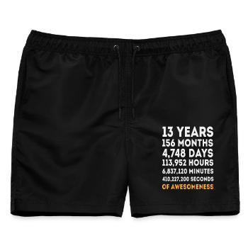 13-Jahres-Geburtstags-Countdown-Design für Jugendliche - Männer Badeshorts - Schwarz - Vorne - AI Model Male 178 light (178cm)