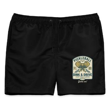 Pickleball-Dink und Drive-Spiel auf Spieler - Männer Badeshorts - Schwarz - Vorne - AI Model Male 178 light (178cm)