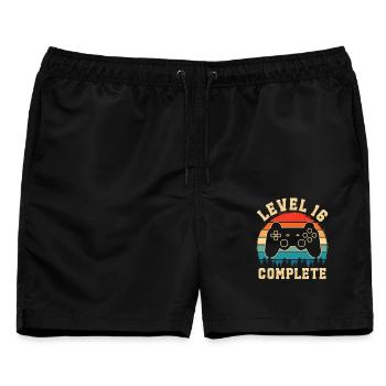 Level 16 abgeschlossen – 16. Jubiläumsgeschenk - Männer Badeshorts - Schwarz - Vorne - AI Model Male 178 light (178cm)